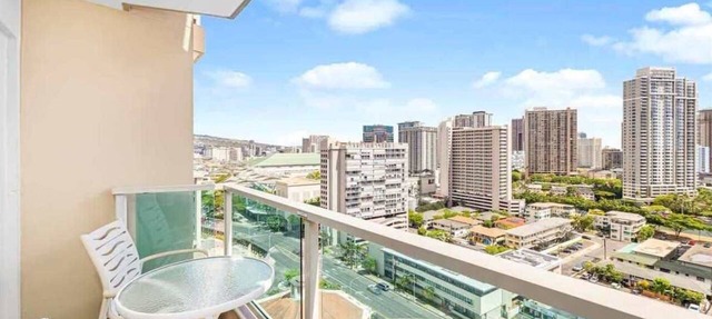 Newly Renovated Ala Moana with Balcony