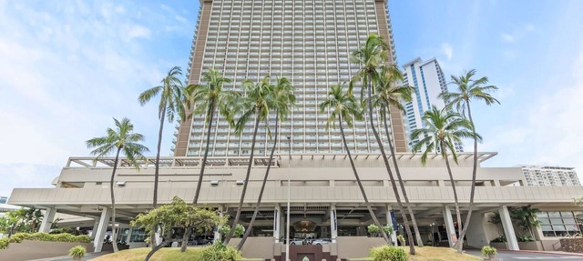 Newly Renovated Top Floor Balcony MAIN