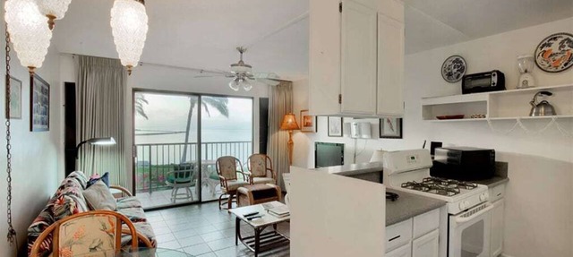 Ocean Bliss W/Lanai, Kitchen and Fans–Molokai Shores