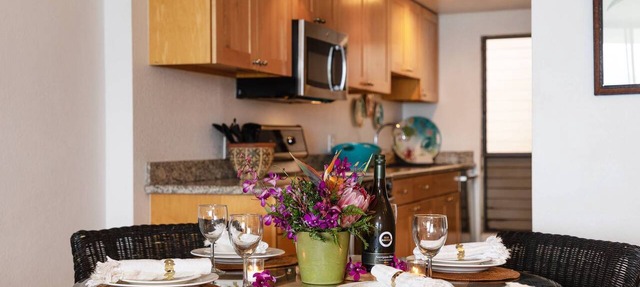 Ocean front 2-bedroom condo in fantastic Wailuku with cool AC
