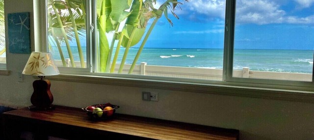 Ocean front house, right on the Beach!WiFi. Free Parking