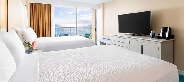 Ocean Front Two Doubles with Lanai at The Twin Fin Hotel, 4 Units, Outdoor Pool