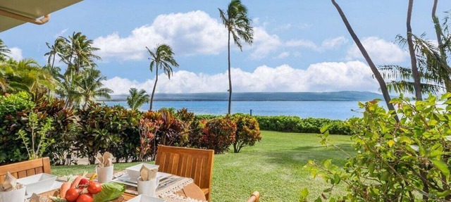 Ocean-view 1BR condo with pool, AC and beach access-Maalaea Banyans 112