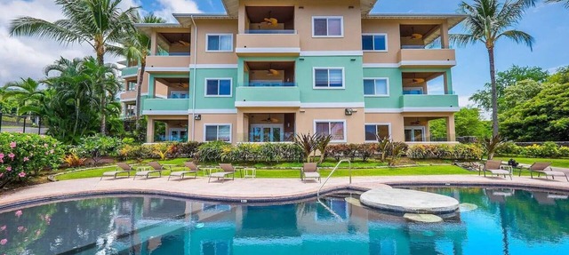Ocean View, Beach Front, Dream Vacation Villa, at Kahalu’u Snorkel & Surf Beach.