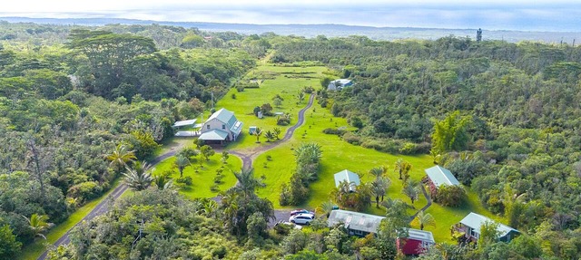 Ocean View Estate with private hiking trail and volcanically heated hot tubs.