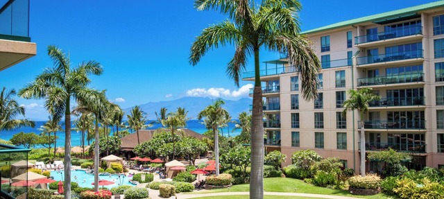 Ocean View room at Honua Kai Resort & Spa, close to Alii Kahekili Beach w/Pool