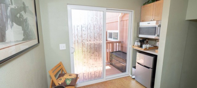 Ocean View StudioHot TubParking (Min) 30 Day rental
