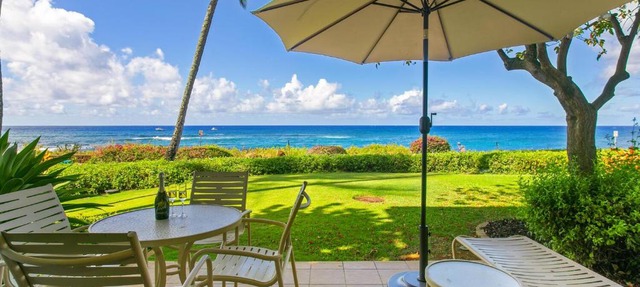 Oceanfront Breezy Corner Unit w Air Conditioning- Alekona Kauai