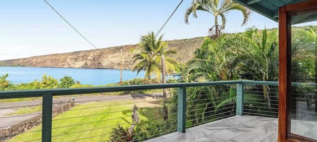 Oceanfront Captain Cook Sanctuary with Lanai & Full Kitchen
