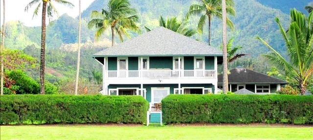 Oceanfront Cottage Rental with Mountain Views in Hanalei, Hawaii