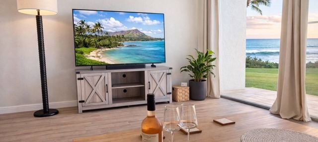 Oceanfront, cozy one bedroom condo in peaceful Ma'ili Cove, Oahu