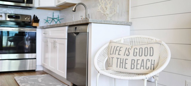 Oceanfront, Exceptionally Remodeled, Split A/C, King bed, OH the sunsets