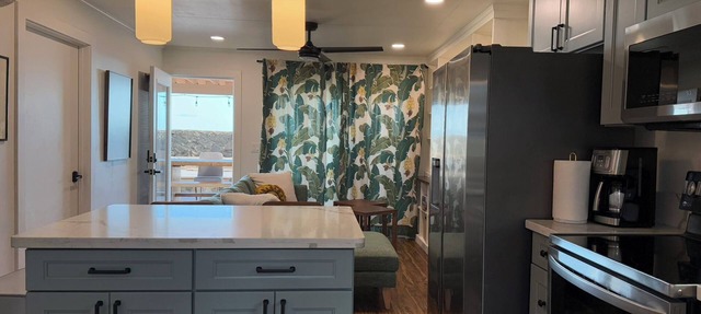 Oceanfront Hideaway with Detached Primary Bedroom