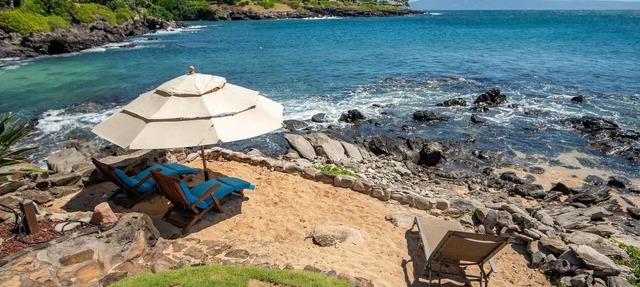 Oceanfront, hot tub, pool, perfect location!