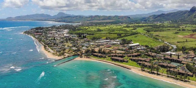 Oceanfront Kapaa Condo with Balcony, Pool & Hot Tub - 50 ft to Beach