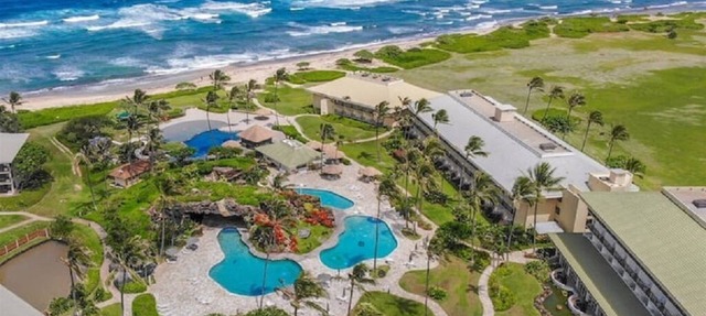Oceanfront Kauai Beach Resort, 4 Pools, 2 hot tubs, Spa and Restaurants on Site