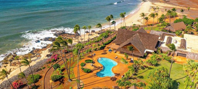 Oceanfront Molokai Escape Near Beach with Lanai, Pool & W/D