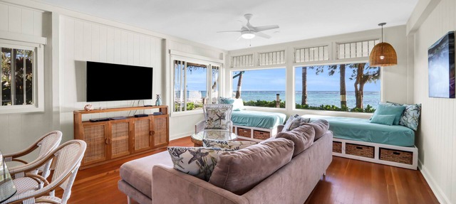 Oceanfront Paradise in Waimānalo Stunning Views & Hawaiian Sunrises