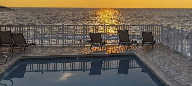 Oceanfront Resort Kona Condo with Lanai, Pool - Walk to Beach