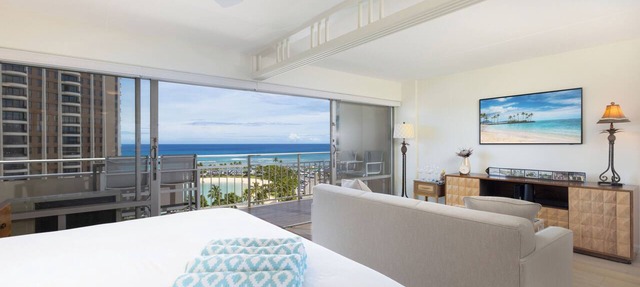 Oceanfront Retreat at the Ilikai! Your island escape await!
