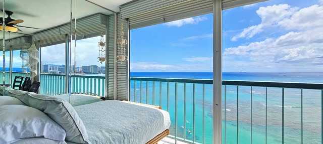 Oceanfront studio in Honolulu for a relaxing getaway with terrific views.