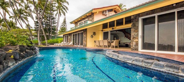 Oceanfront Villa Rental with a Home Theater and Pool in Kailua-Kona, Hawaii