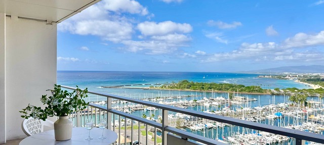 Oceanview in Waikiki: 2 Queen Beds w/Parking