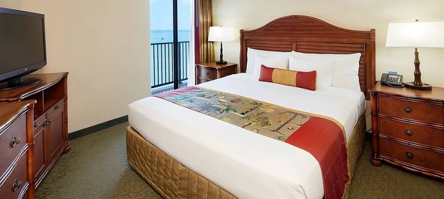 On Beautiful Waikiki Beach! Pool, Spa, 3 On-Site Restaurants, Water Activities