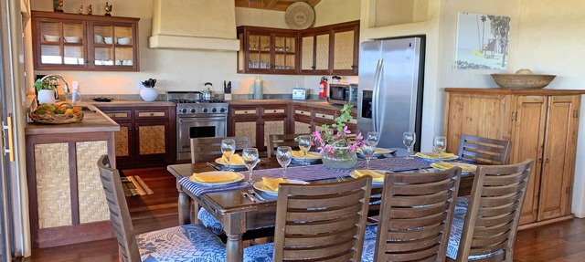 Paia beach house with huge ocean view and only one minute walk to Kuau beach