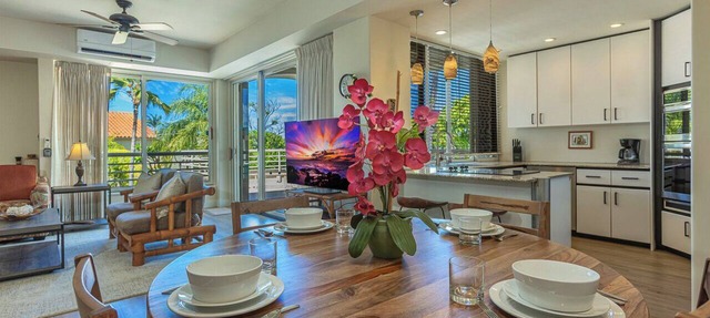 Palms at Wailea 406 Spacious Condo, Large Lanai, A/C, Partial Ocean View