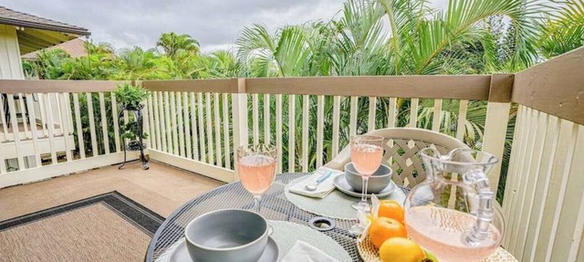 Paniolo 202A- Princeville Loft Studio- Hanalei Mountain Views, AC, Pool, Laundry