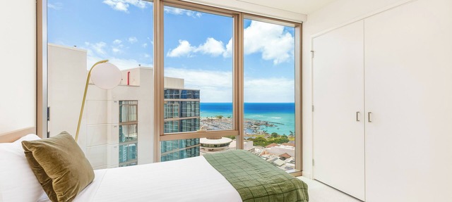 Partial Ocean-City Luxury Retreat at Sky Ala Moana w/Great Amenities