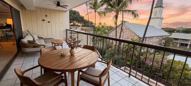 Peek-a-Boo Ocean View Condo in Kona - Walk to Beaches, Shops & Restaurants