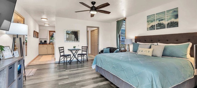 Peek-a-boo Oceanview Studio | AC & small beach