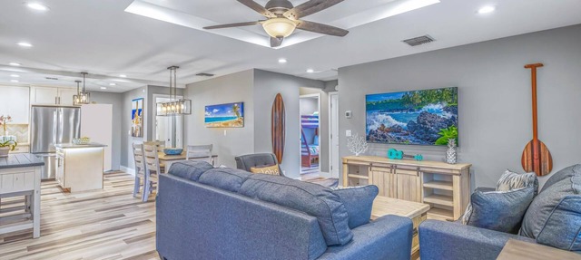 Perfect Location, Private Home In Downtown Lahaina with Hot Tub!