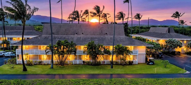 POWER + INTERNET + AC - 3 min Walk to Beach! Garden Corner Unit ! 3 Pools