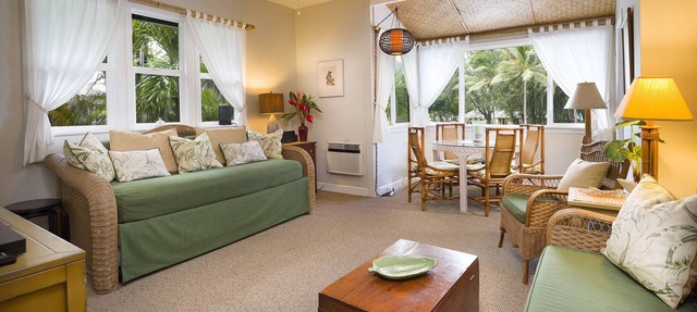 Prime Location Across from Kailua Beach Park w/AC!!