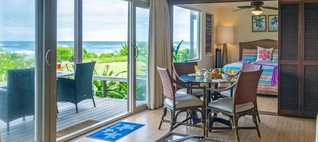 Private and Romantic Seaside Retreat - Just Twelve Steps to the Beach!