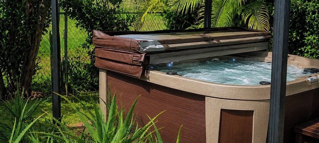Private Hot Tub Lanai + Full Kitchen