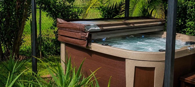 Private Hot Tub Lanai + Full Kitchen