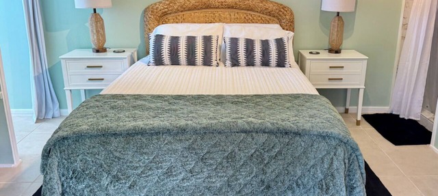 Private Kona Guest Suite — Ocean Views & Screened Lanai