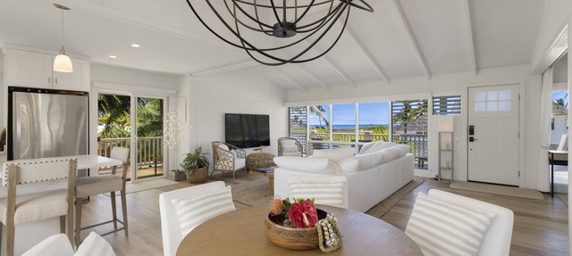 Private Luxury Home, Steps from the Beach w/AC: Ranch Beach House Estate
