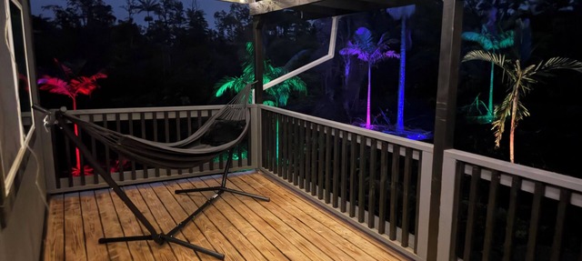 Private off grid cabin with AC & WIFI near Volcano