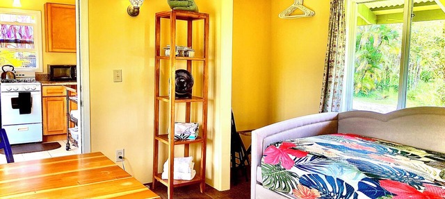 Puna Rainforest Hotspring Retreat -Rainbow Cottage with ocean views