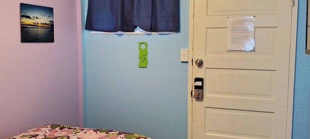 Queen Bed w/Kitchenette Heart of Wailuku