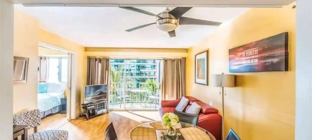 Recent RENO! Fits 6, FREE parking