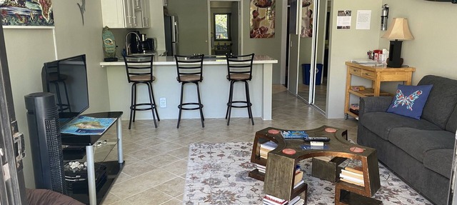 Relax and Rejuvenate in the Heart of Kona. Minutes walk to town!