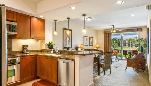 Relax in Waikoloa's Kamako Iki: a cozy 2-bedroom condo with modern amenities.
