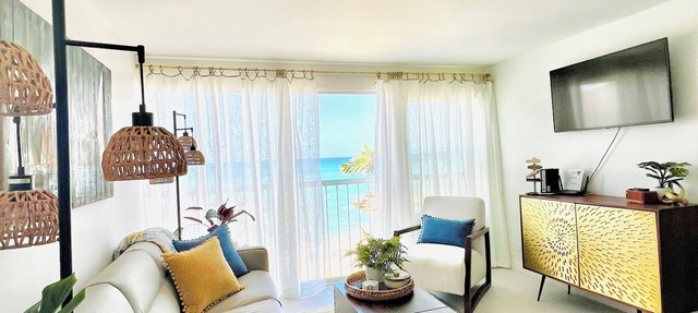 Relax, with breathtaking ocean views. Makaha 1-bedroom condo near Ko Olina