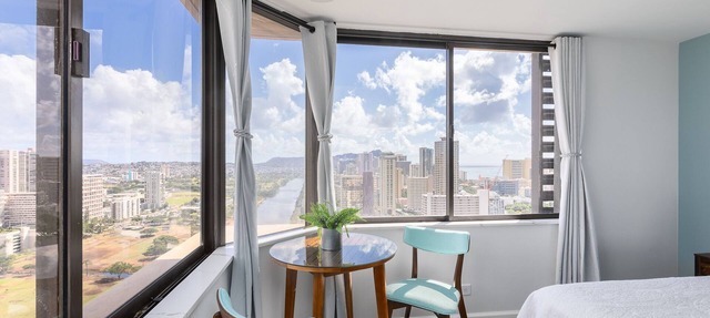 Remodeled Awesome View Waikiki Studio with Full Kitchen
